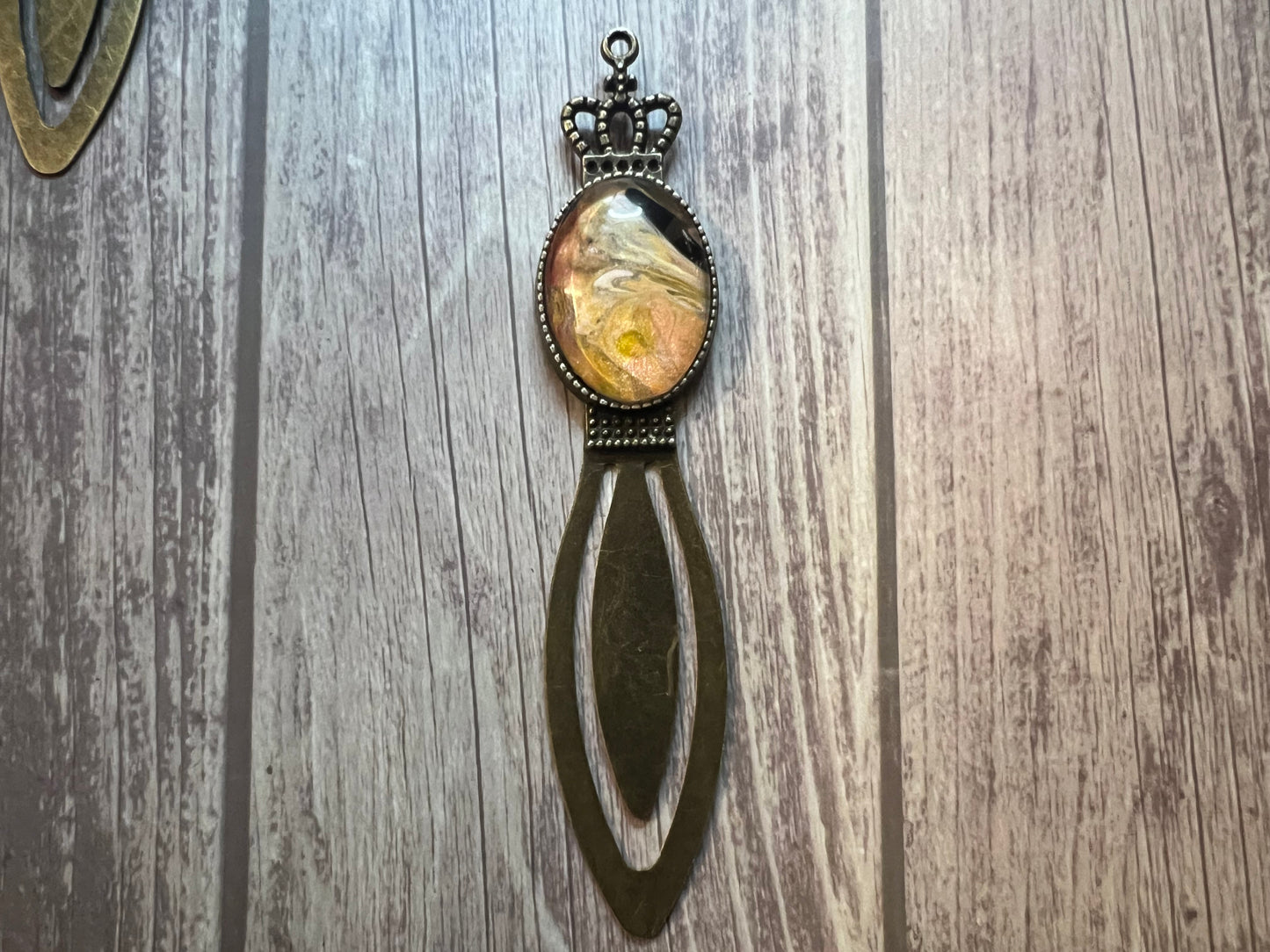 Handcrafted Bookmark with Acrylic Paint Skin Design - Unique Metal Bookmark for Book Lovers, Gift for Readers, Handmade Art Bookmark