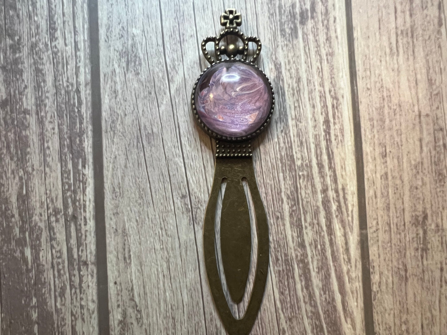 Handcrafted Bookmark with Acrylic Paint Skin Design - Unique Metal Bookmark for Book Lovers, Gift for Readers, Handmade Art Bookmark