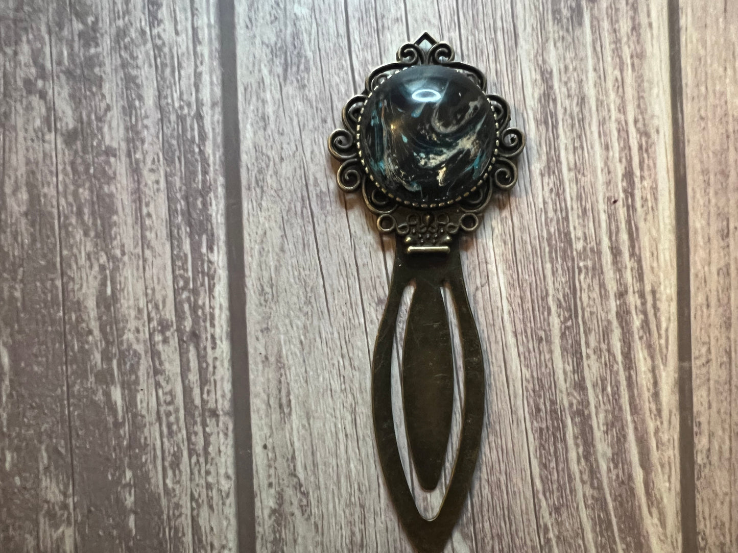Handcrafted Bookmark with Acrylic Paint Skin Design - Unique Metal Bookmark for Book Lovers, Gift for Readers, Handmade Art Bookmark
