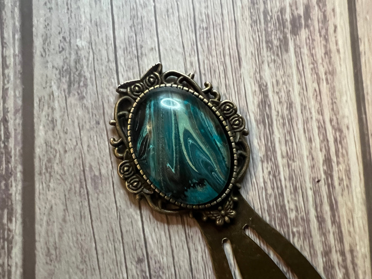 Handcrafted Bookmark with Acrylic Paint Skin Design - Unique Metal Bookmark for Book Lovers, Gift for Readers, Handmade Art Bookmark