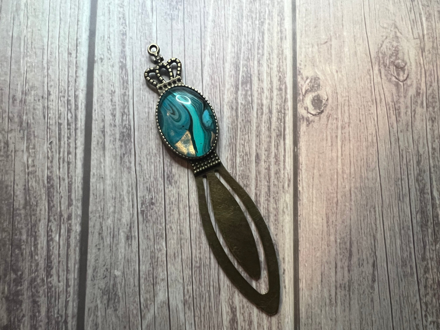 Handcrafted Bookmark with Acrylic Paint Skin Design - Unique Metal Bookmark for Book Lovers, Gift for Readers, Handmade Art Bookmark